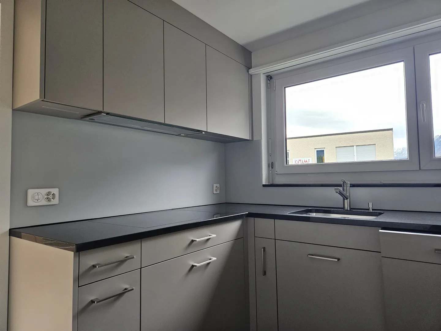 Newly renovated 4.5 room maisonette apartment in the village center - Photo 4 of 16