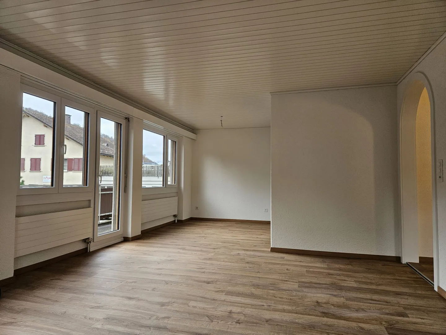Newly renovated 4.5 room maisonette apartment in the village center - Photo 6 of 16