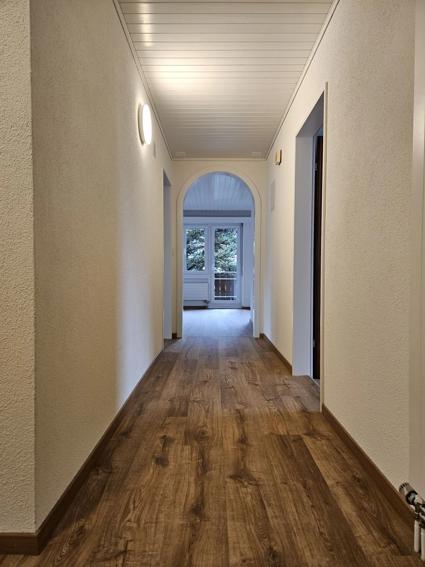 Newly renovated 4.5 room maisonette apartment in the village center - Photo 7 of 16