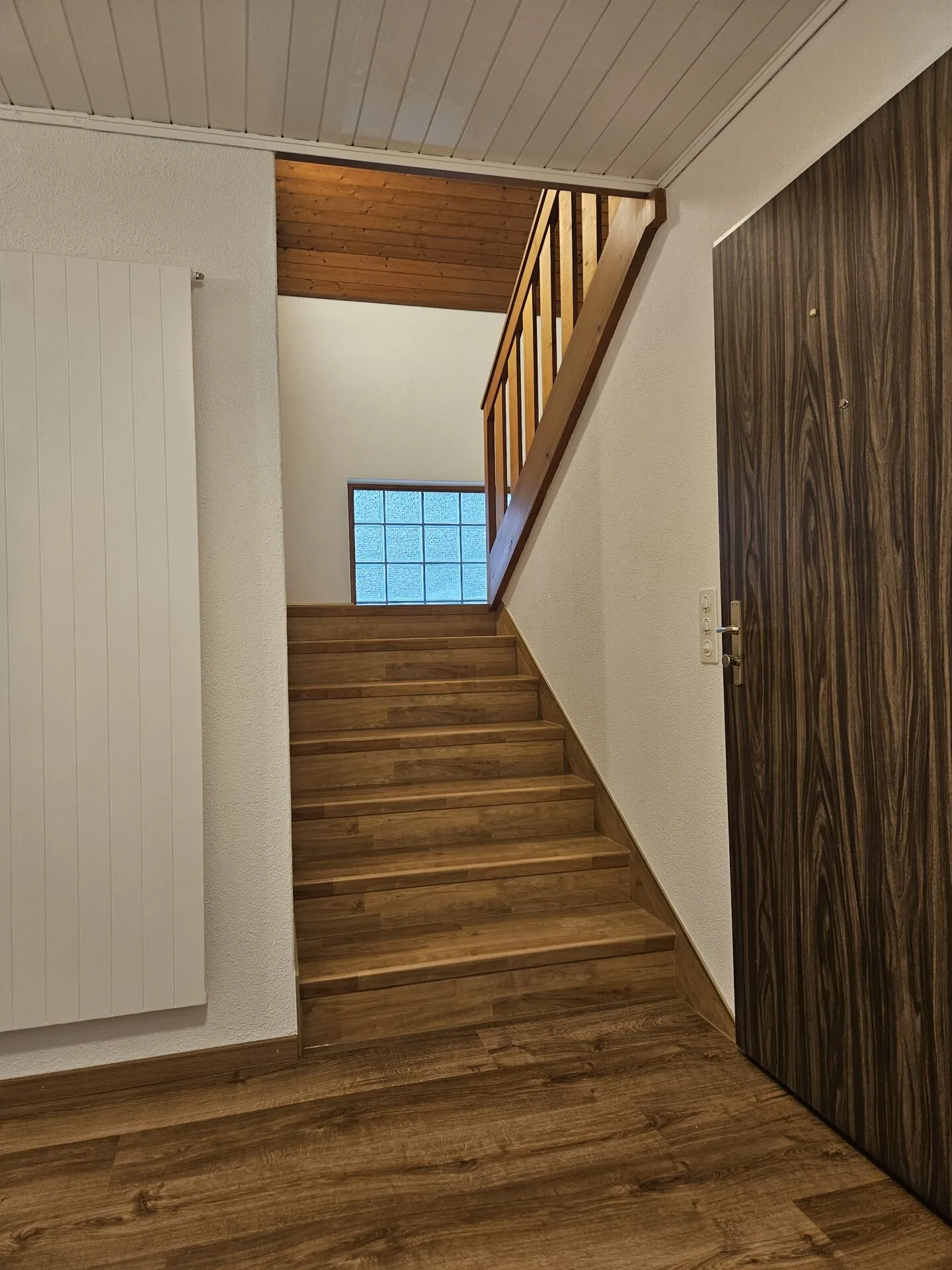 Newly renovated 4.5 room maisonette apartment in the village center - Photo 13 of 16