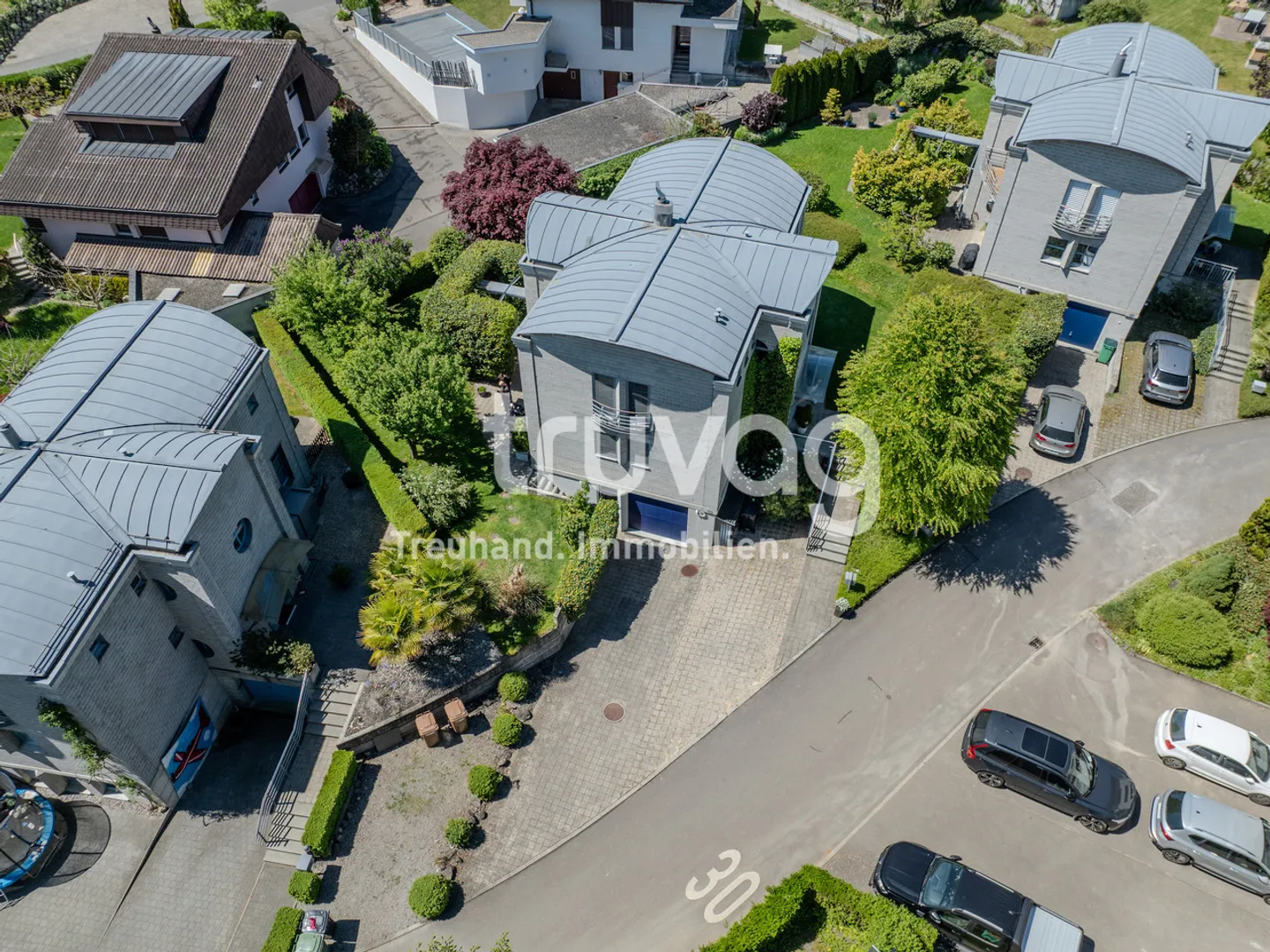 Casa unifamiliare con oasi di giardino - Foto 1 di 10