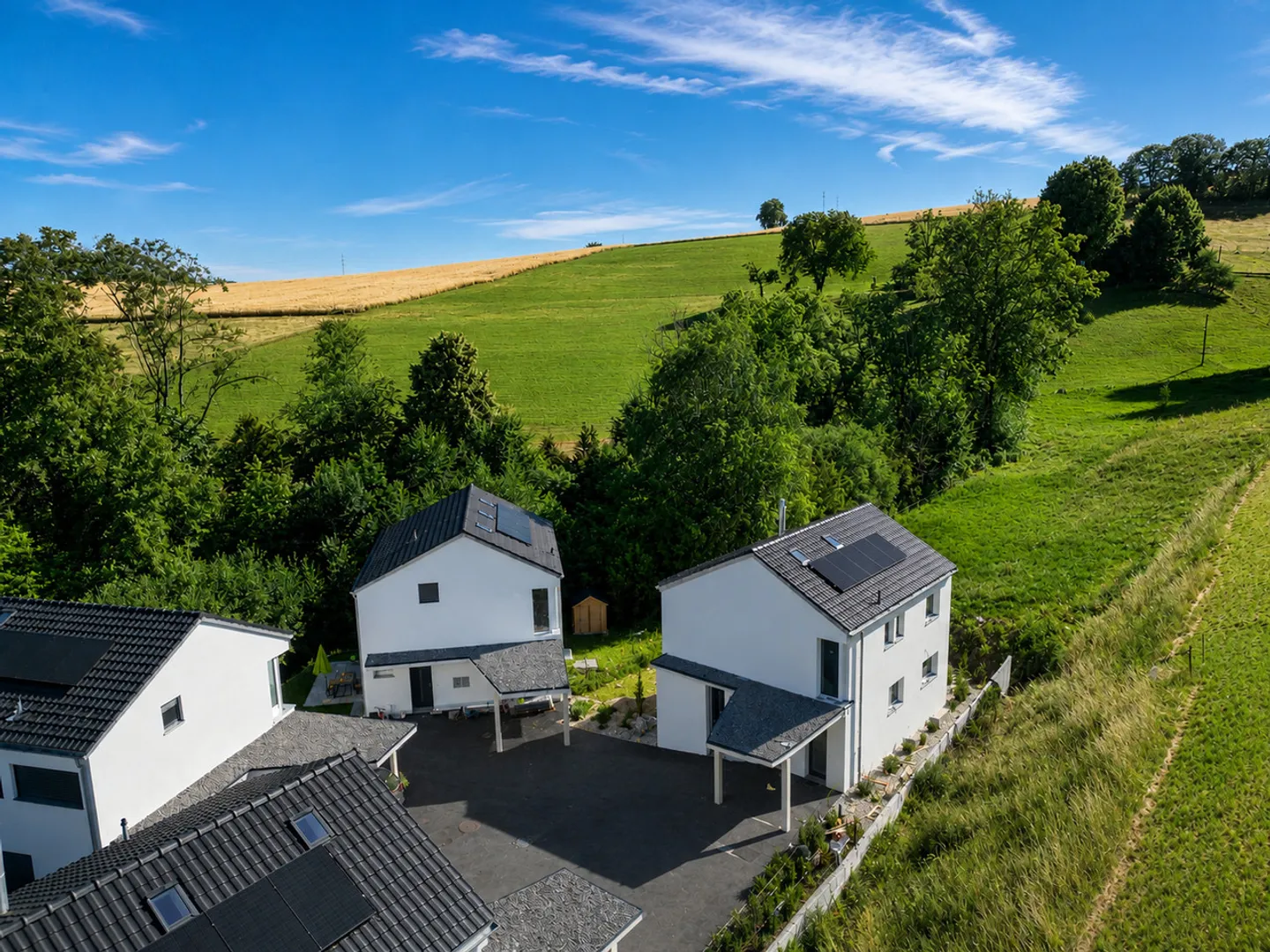 Zeitgenössische Villa mit Garten - Foto 1 von 13