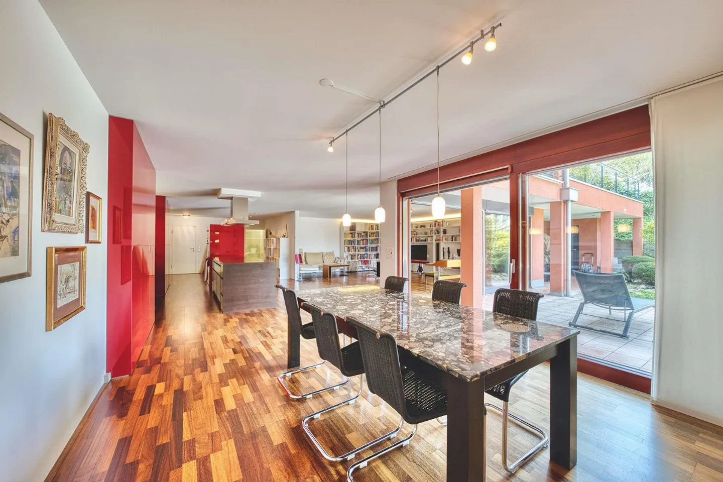 Terrace flat close to the city with pool and sauna - Photo 3 of 14