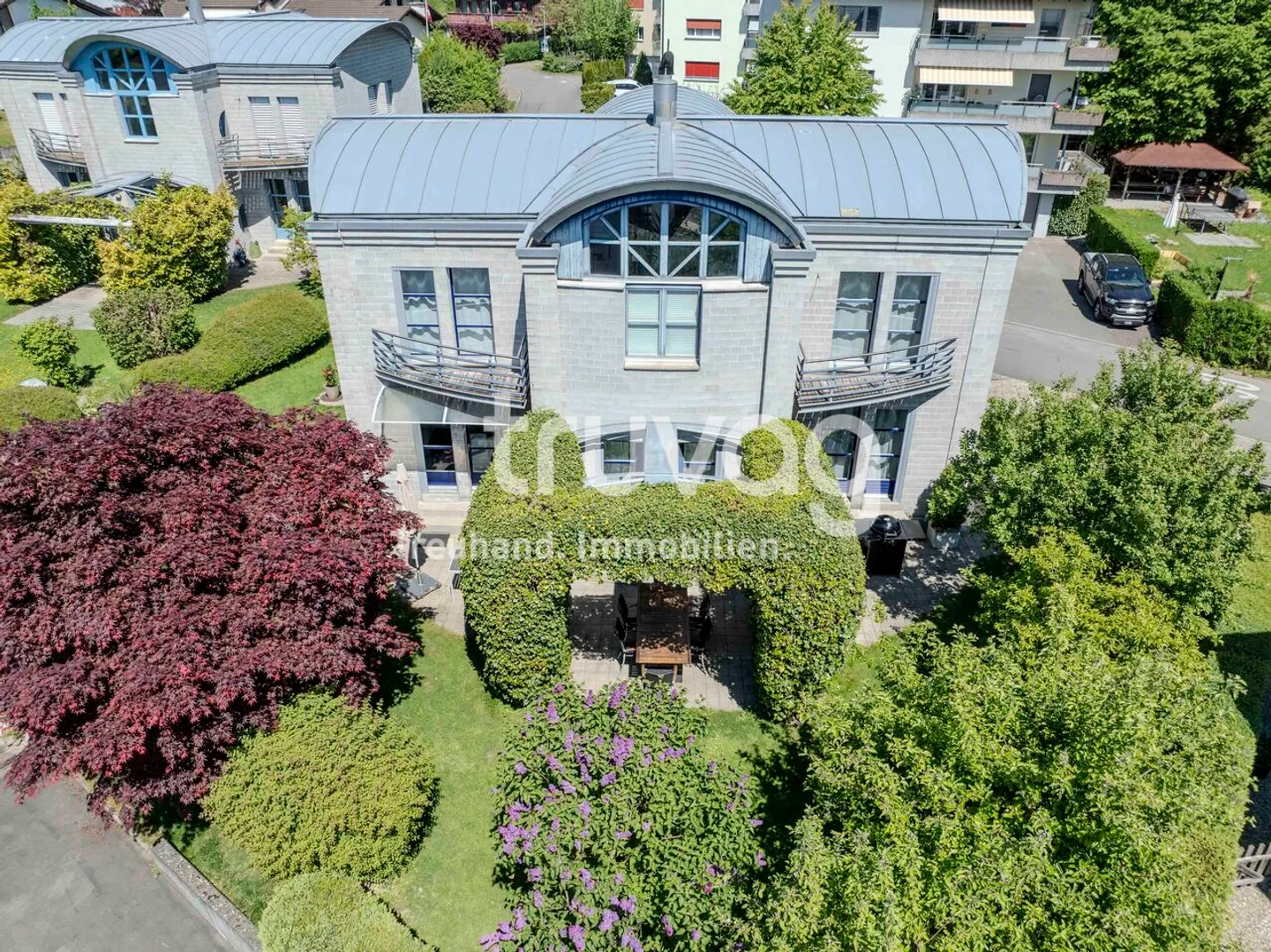 Casa unifamiliare con oasi di giardino - Foto 2 di 10