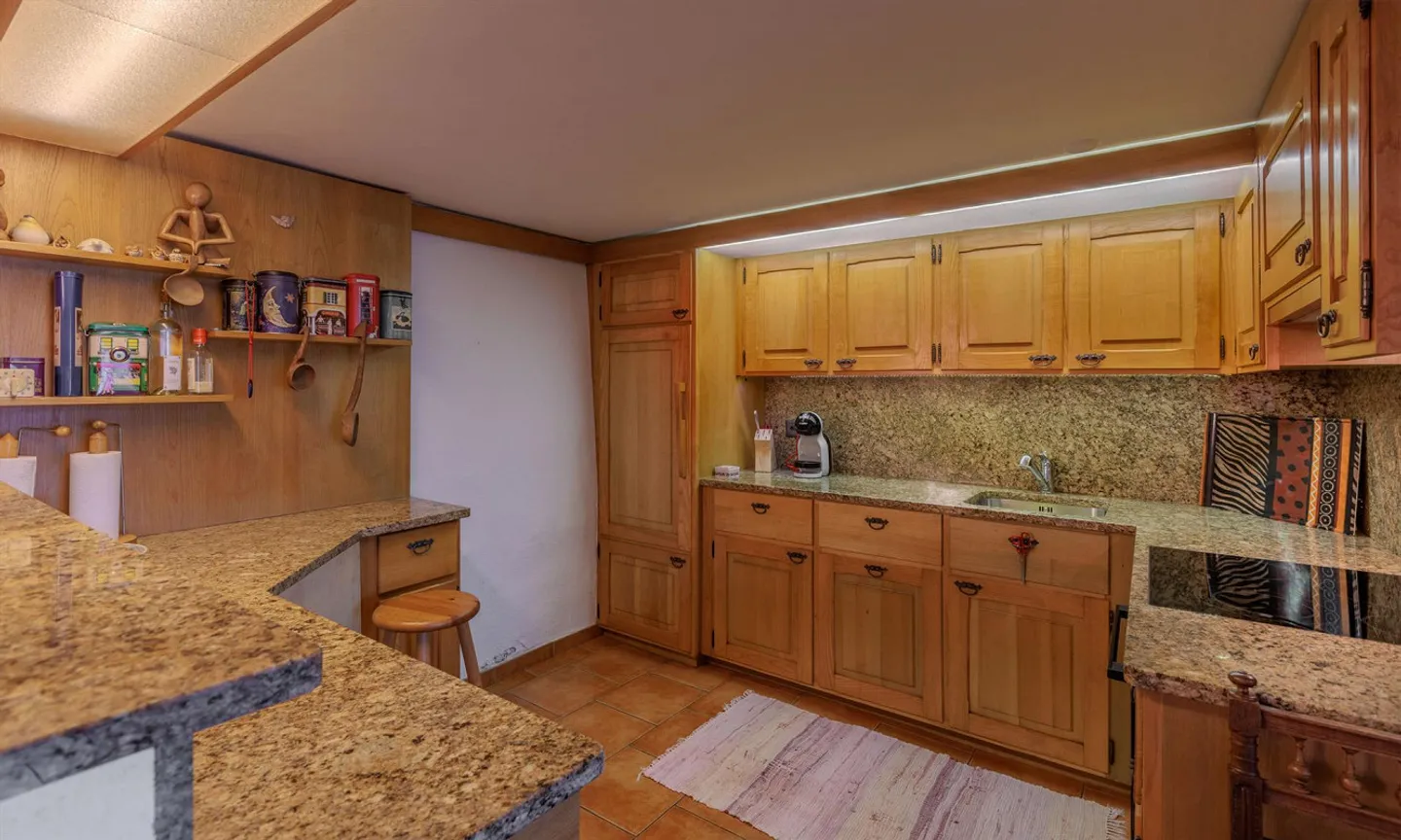 SPACIOUS MULTI-FAMILY HOUSE WITH OVER 12 ROOMS IN SAVOSA - Photo 3 of 9