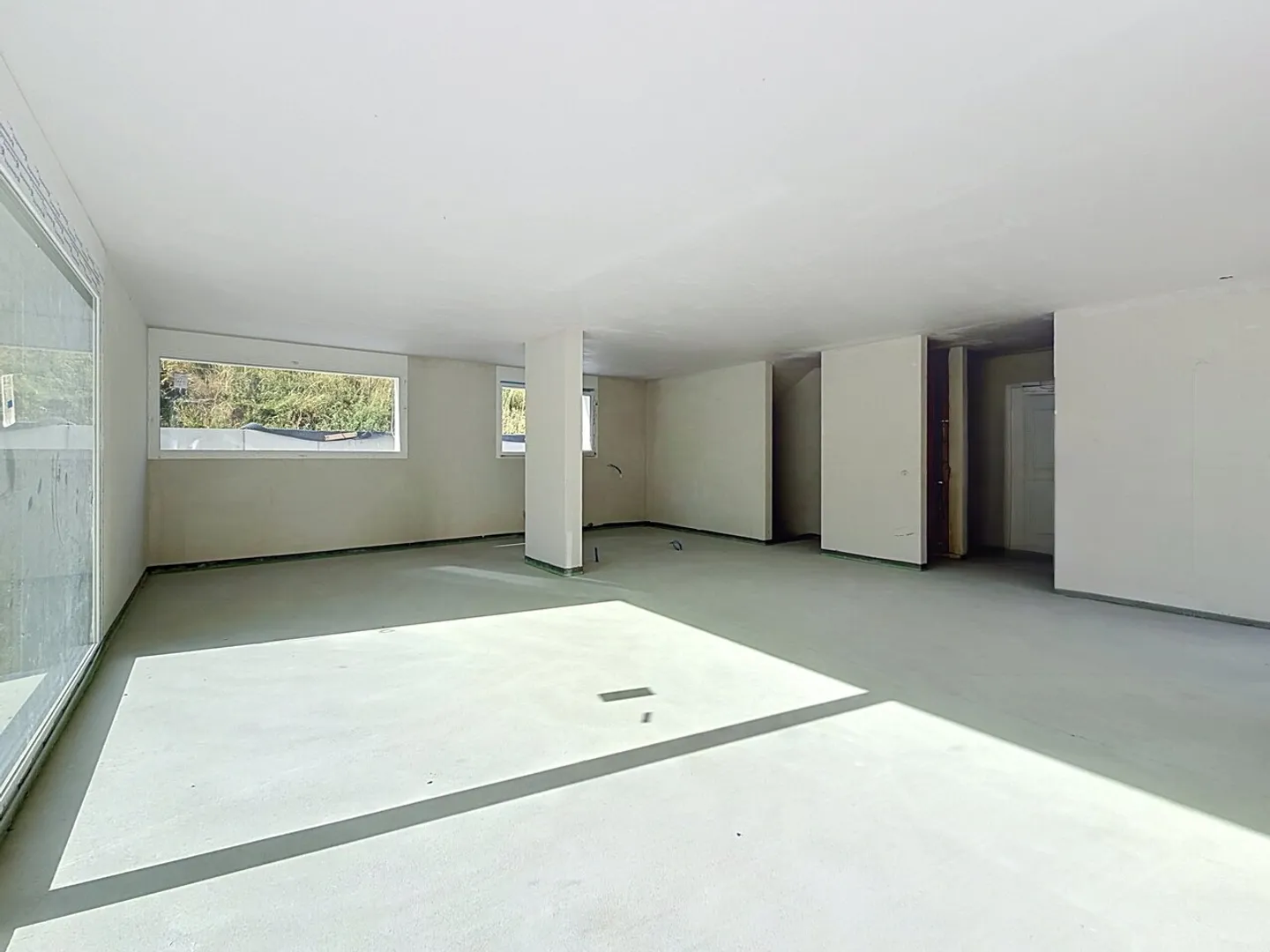 Zeitgenössische Villa mit Garten - Foto 11 von 13