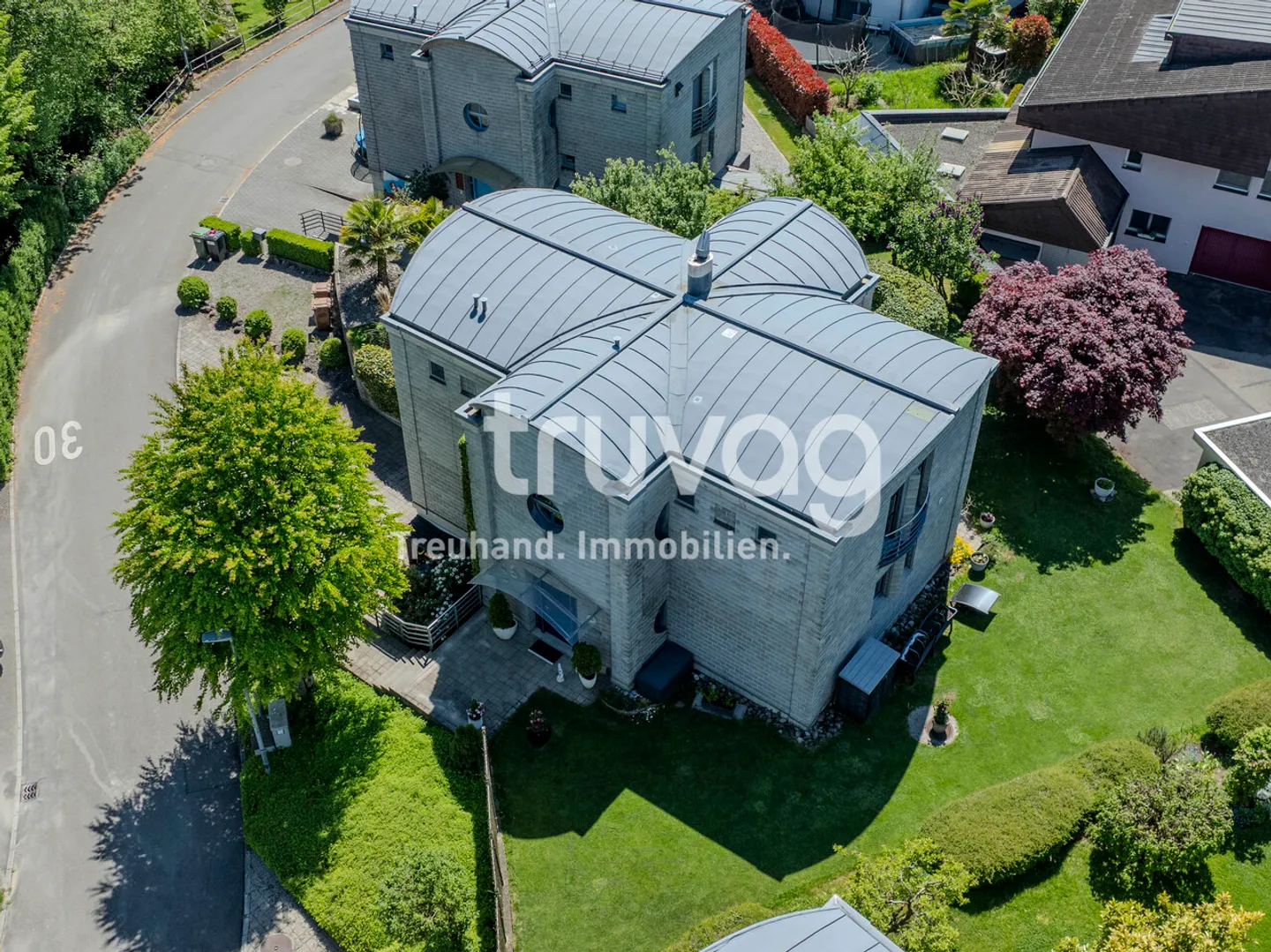 Casa unifamiliare con oasi di giardino - Foto 3 di 10