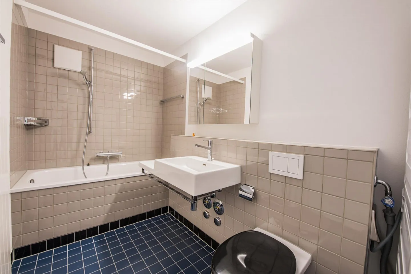 Living in a prime location in the popular Veltheim district! - Photo 7 of 10