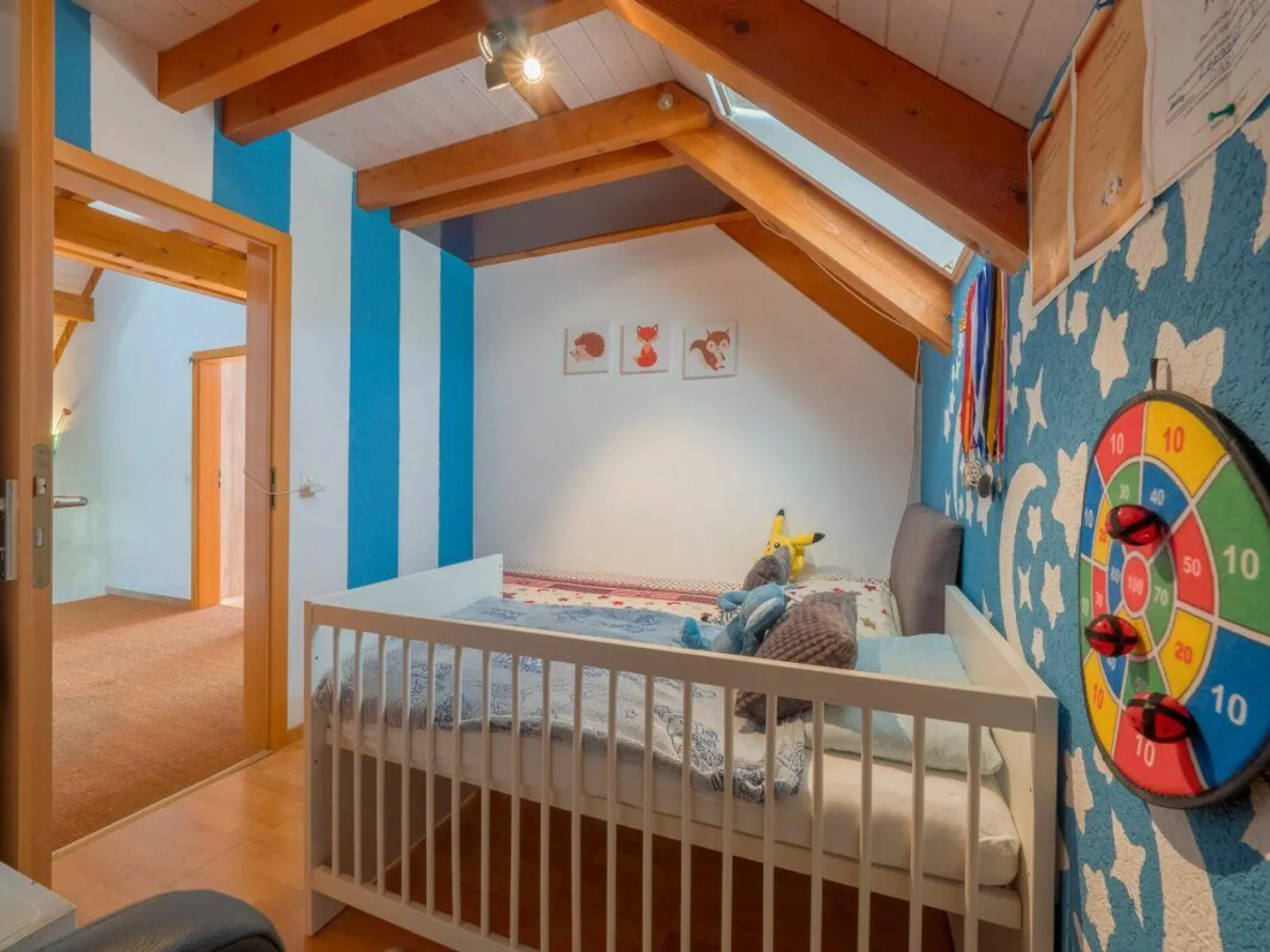Casa unifamiliare ben tenuta di 5,5 stanze con giardino, garage e posto auto - Foto 6 di 13