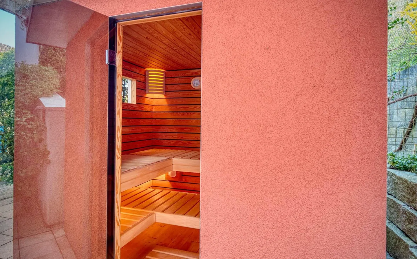 Terrace flat close to the city with pool and sauna - Photo 11 of 14