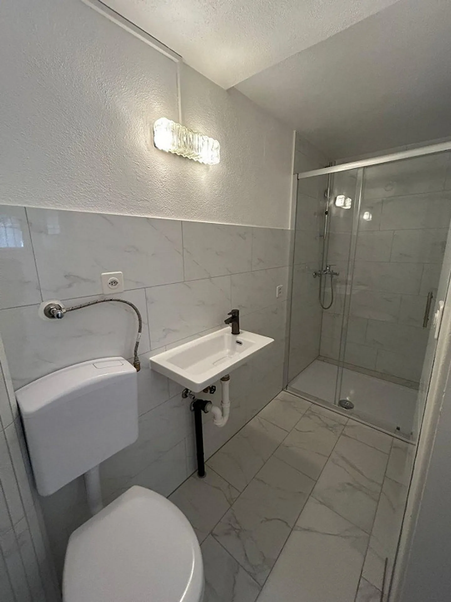 Prima locazione: ristrutturato, tranquillo, con vista verde, collegamento di trasporto 1A - Foto 2 di 8