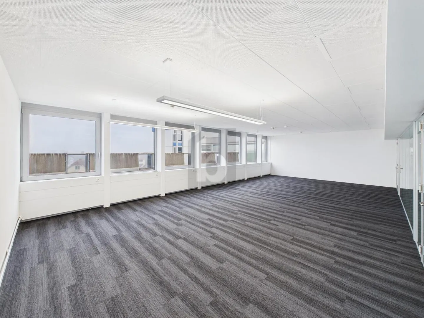 RENOVE RECEMMENT AVEC UNE BONNE INFRASTRUCTURE (BUREAU 4.01) - Photo 1 sur 5