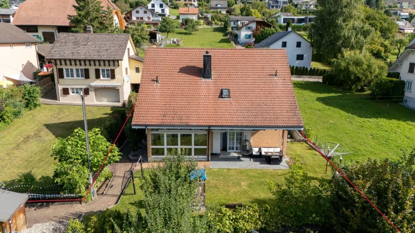 Casa unifamiliare ben tenuta di 5,5 stanze con giardino, garage e posto auto - Foto 13 di 13