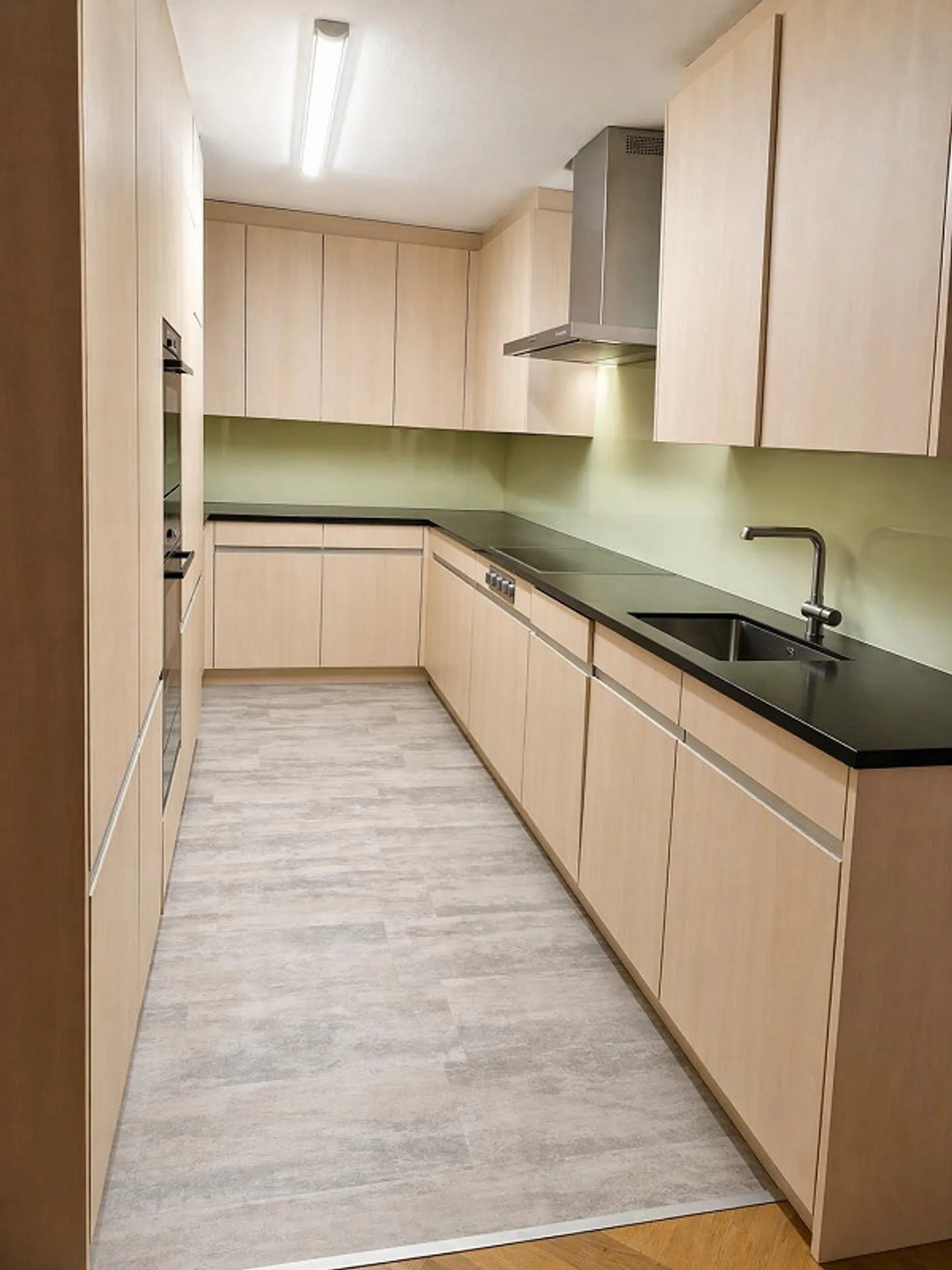 Paradiso Abitativo Spazioso di 5.5 Stanze - Foto 4 di 11