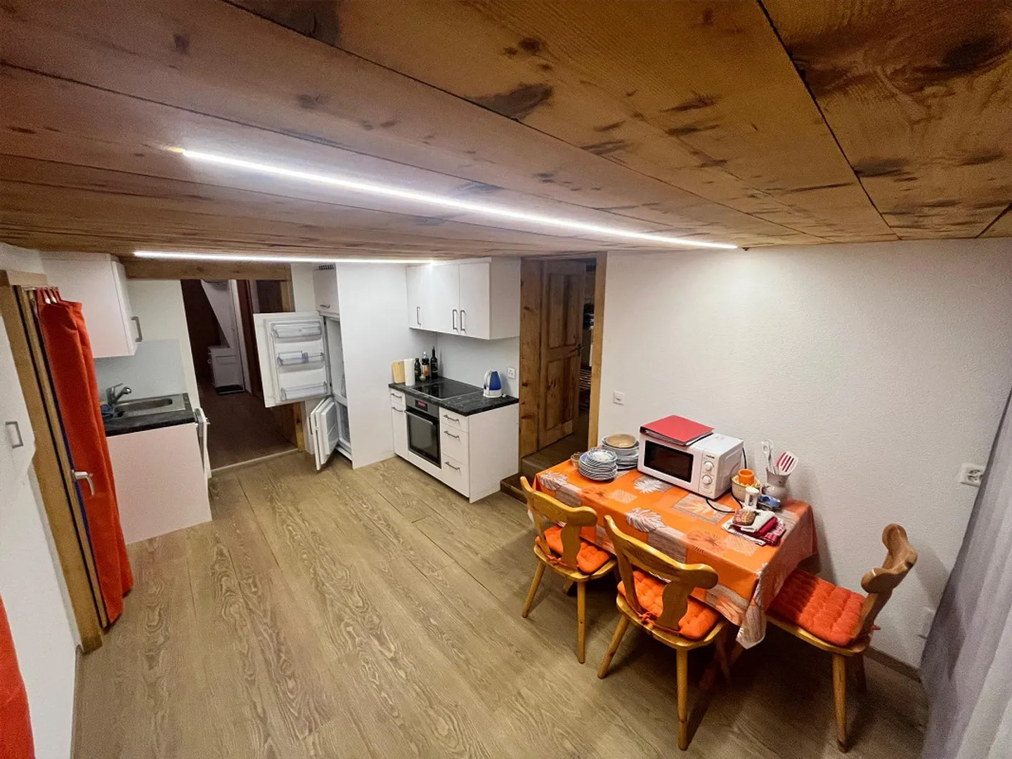 Gemütliche und möblierte 1.5-Zimmer-Wohnung mit Balkon in Guttet-Feschel - Foto 3 von 8