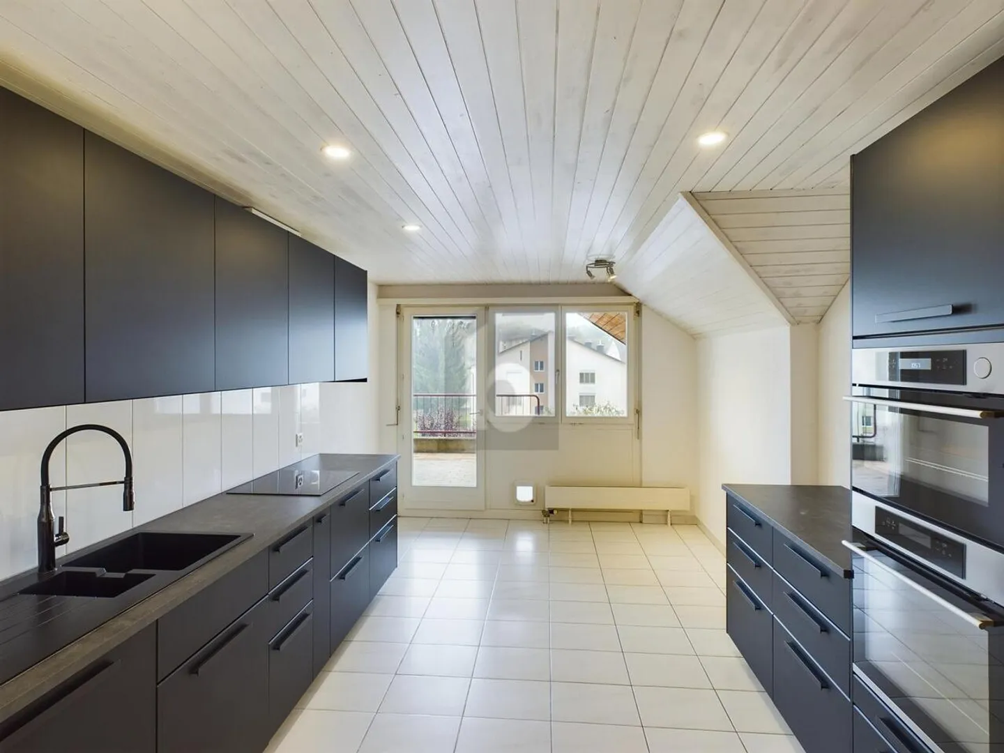 Appartement moderne avec balcon - Photo 2 sur 6