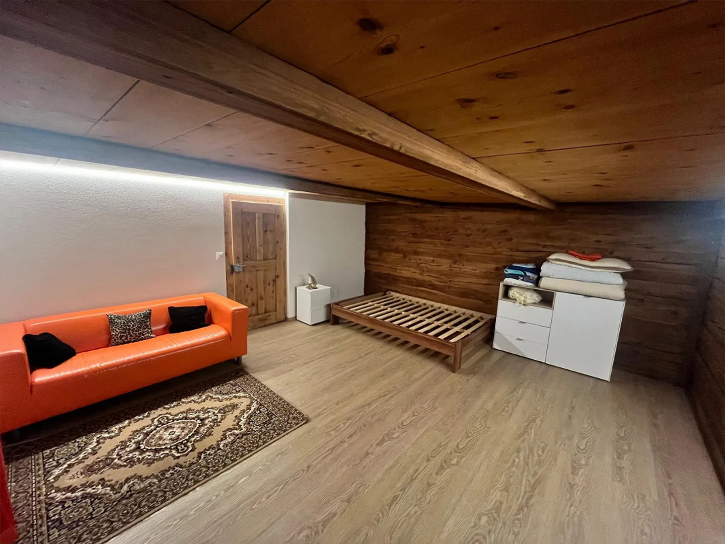 Gemütliche und möblierte 1.5-Zimmer-Wohnung mit Balkon in Guttet-Feschel - Foto 1 von 8