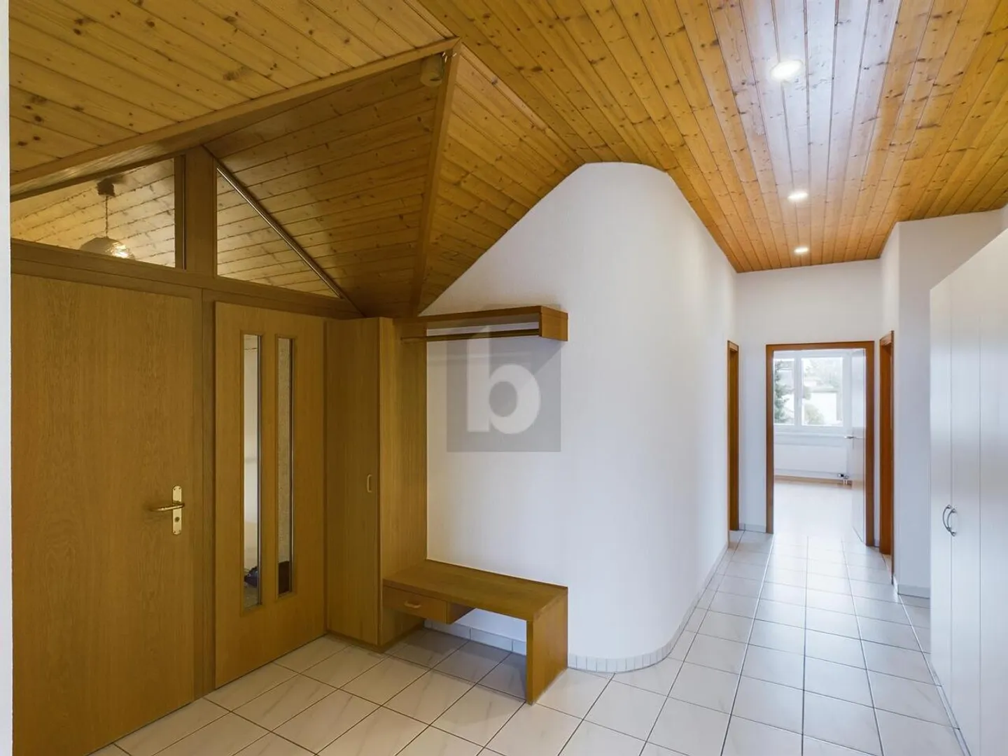 Appartement moderne avec balcon - Photo 3 sur 6