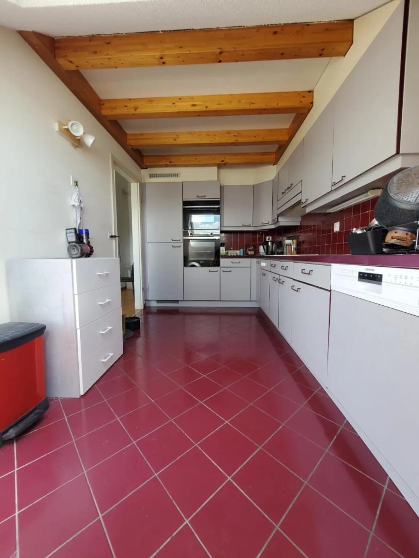 Assunzione del contratto di locazione? Bellissimo appartamento mansardato con 3 camere e galleria a Versoix - Foto 2 di 11
