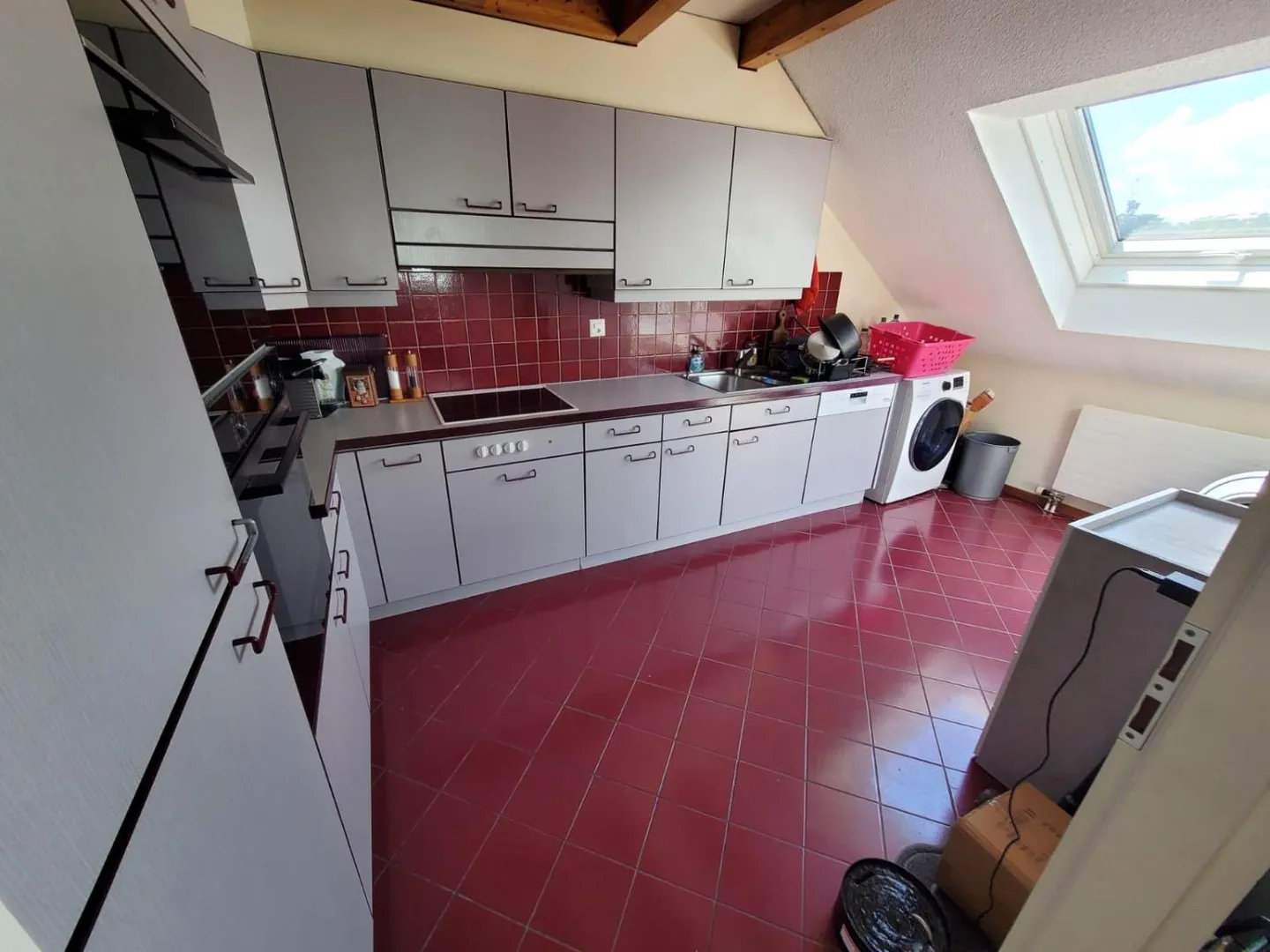 Assunzione del contratto di locazione? Bellissimo appartamento mansardato con 3 camere e galleria a Versoix - Foto 3 di 11