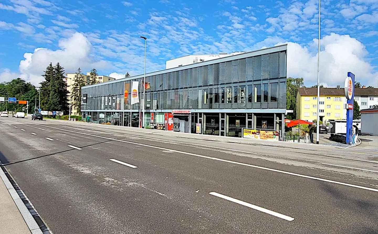 Fully equipped office space with kitchenette(s) and partitions - Photo 1 of 13