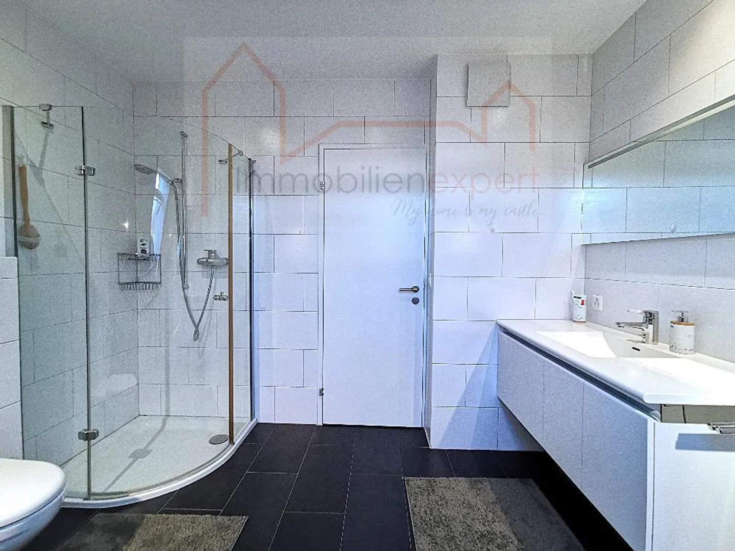 Penthouse with Stunning Views - Photo 10 of 13