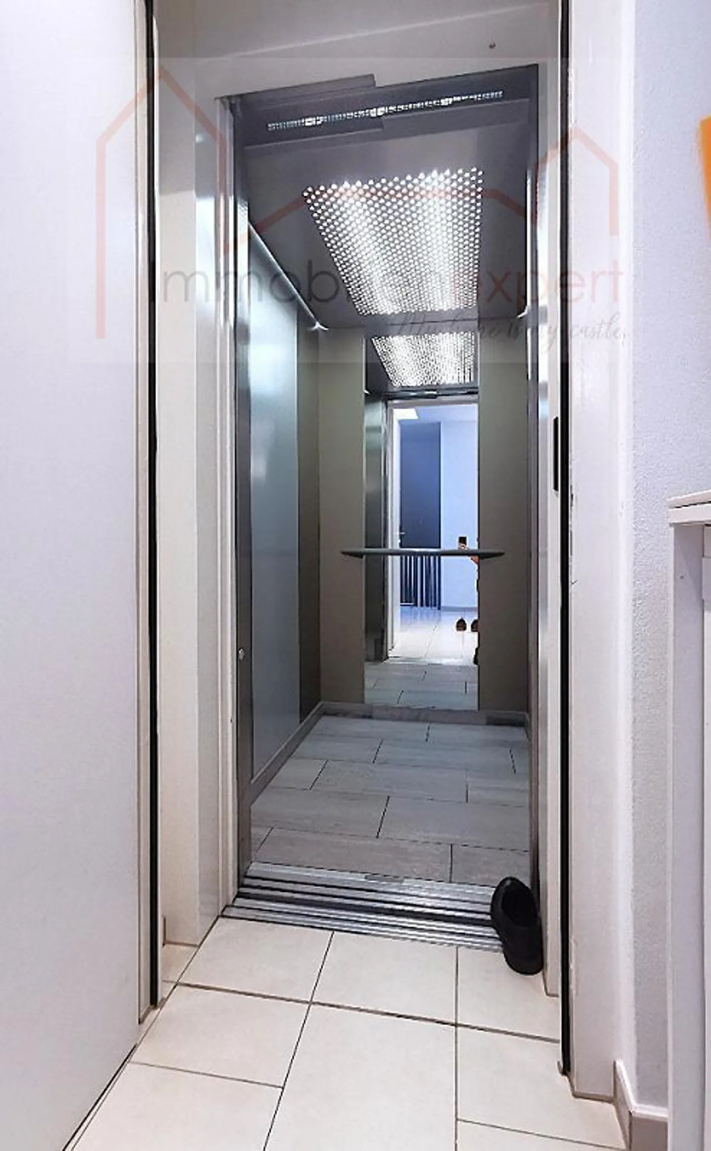 Penthouse with Stunning Views - Photo 11 of 13