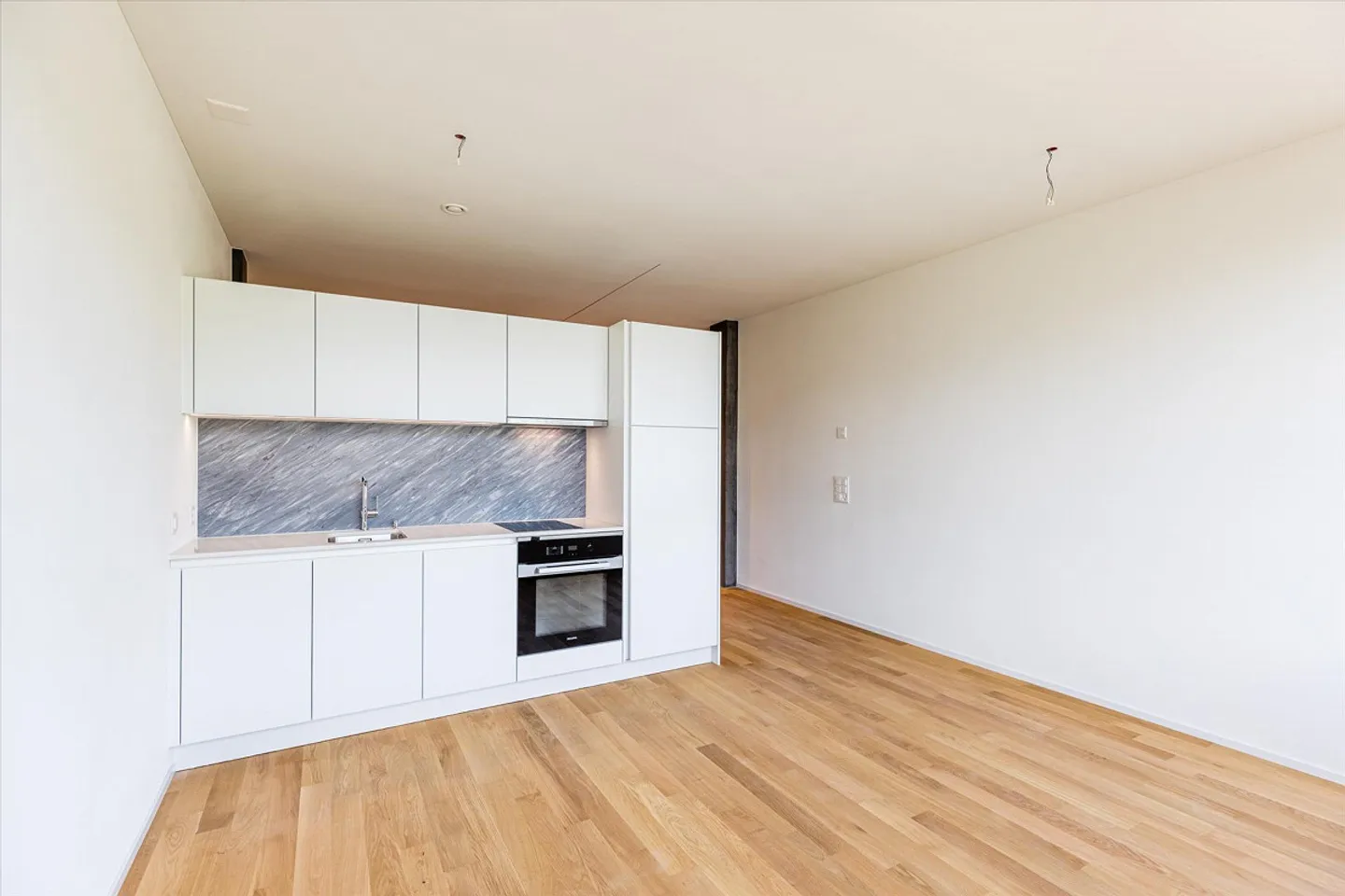 Modernes Apartment im Akara Tower - Foto 3 von 6