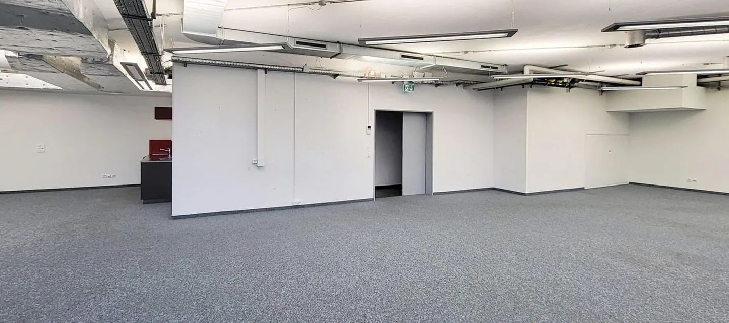 Fully equipped office space with kitchenette(s) and partitions - Photo 6 of 13