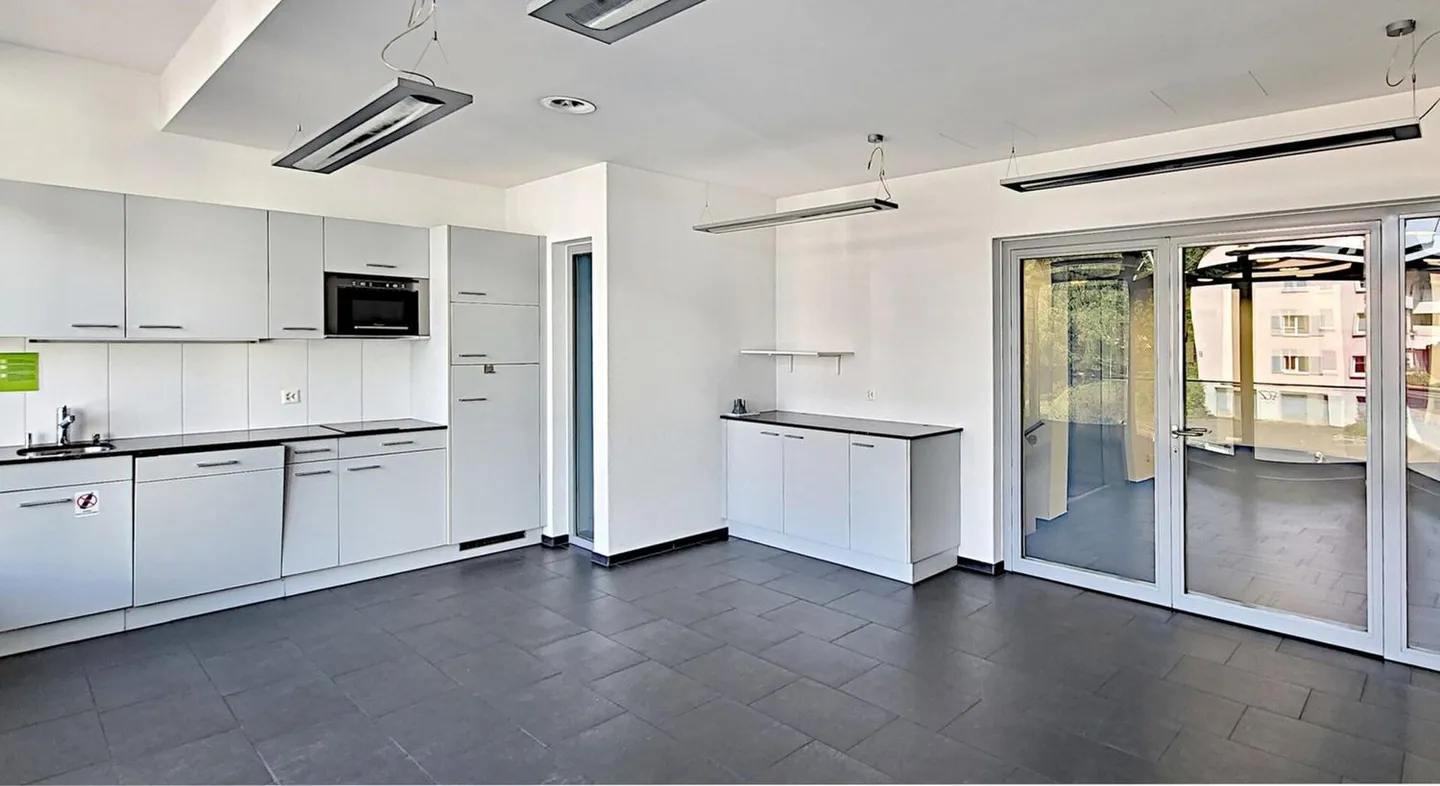 Fully equipped office space with kitchenette(s) and partitions - Photo 11 of 13