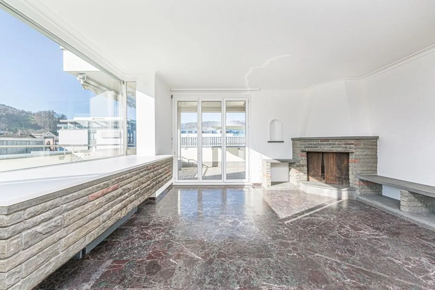 Appartement en attique avec vue ! - Photo 2 sur 8