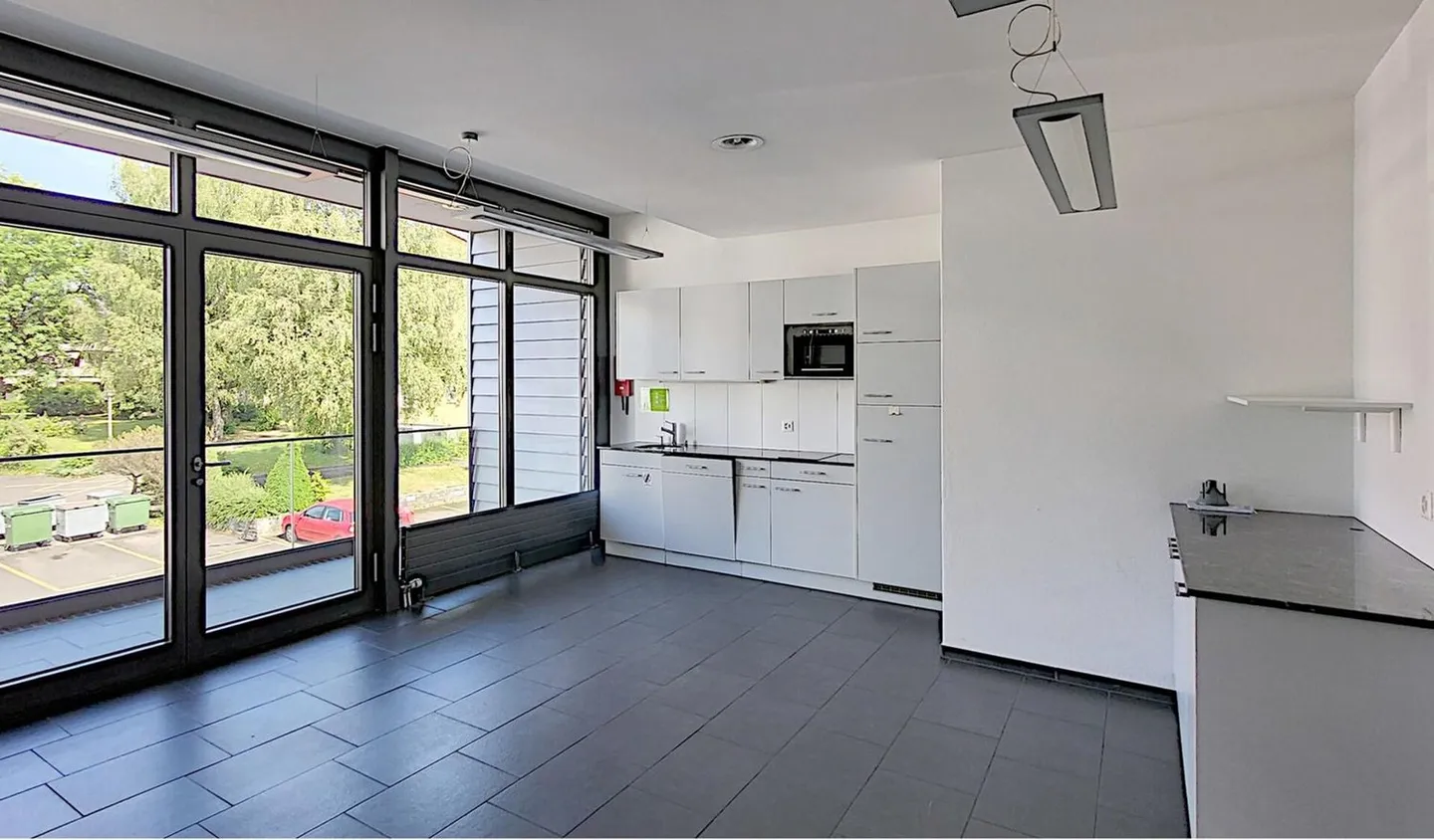 Fully equipped office space with kitchenette(s) and partitions - Photo 12 of 13