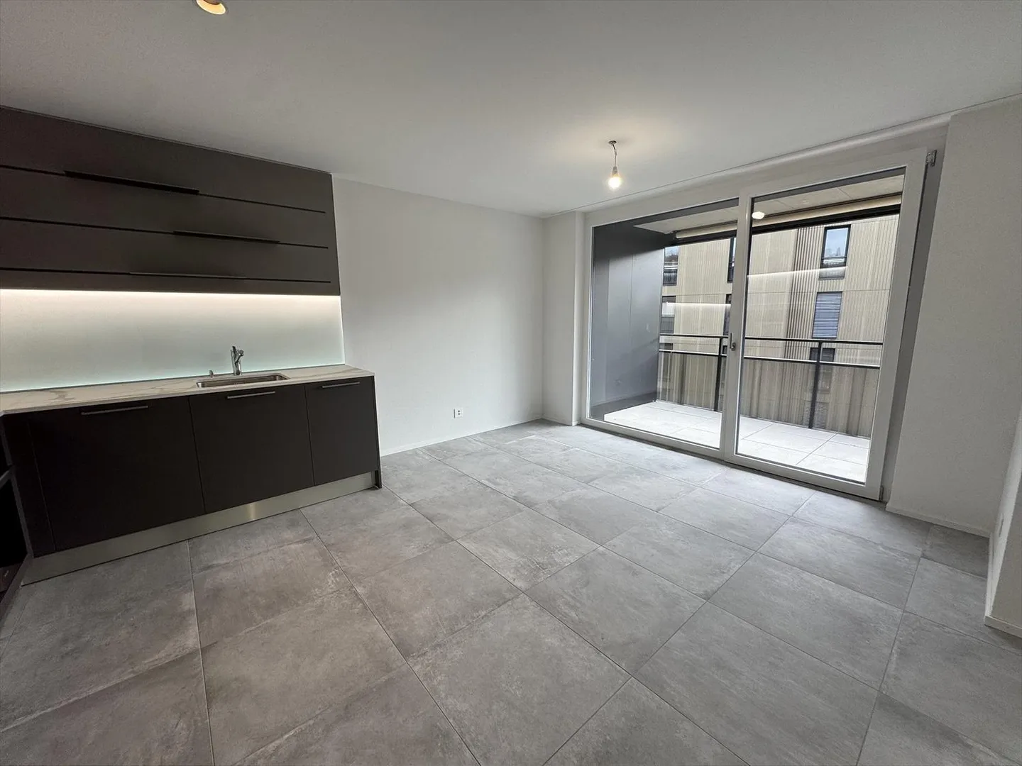 05633 - Appartement 2½ pièces - IMP. CHAMP-RIOND 12 - MATRAN - Photo 1 sur 8