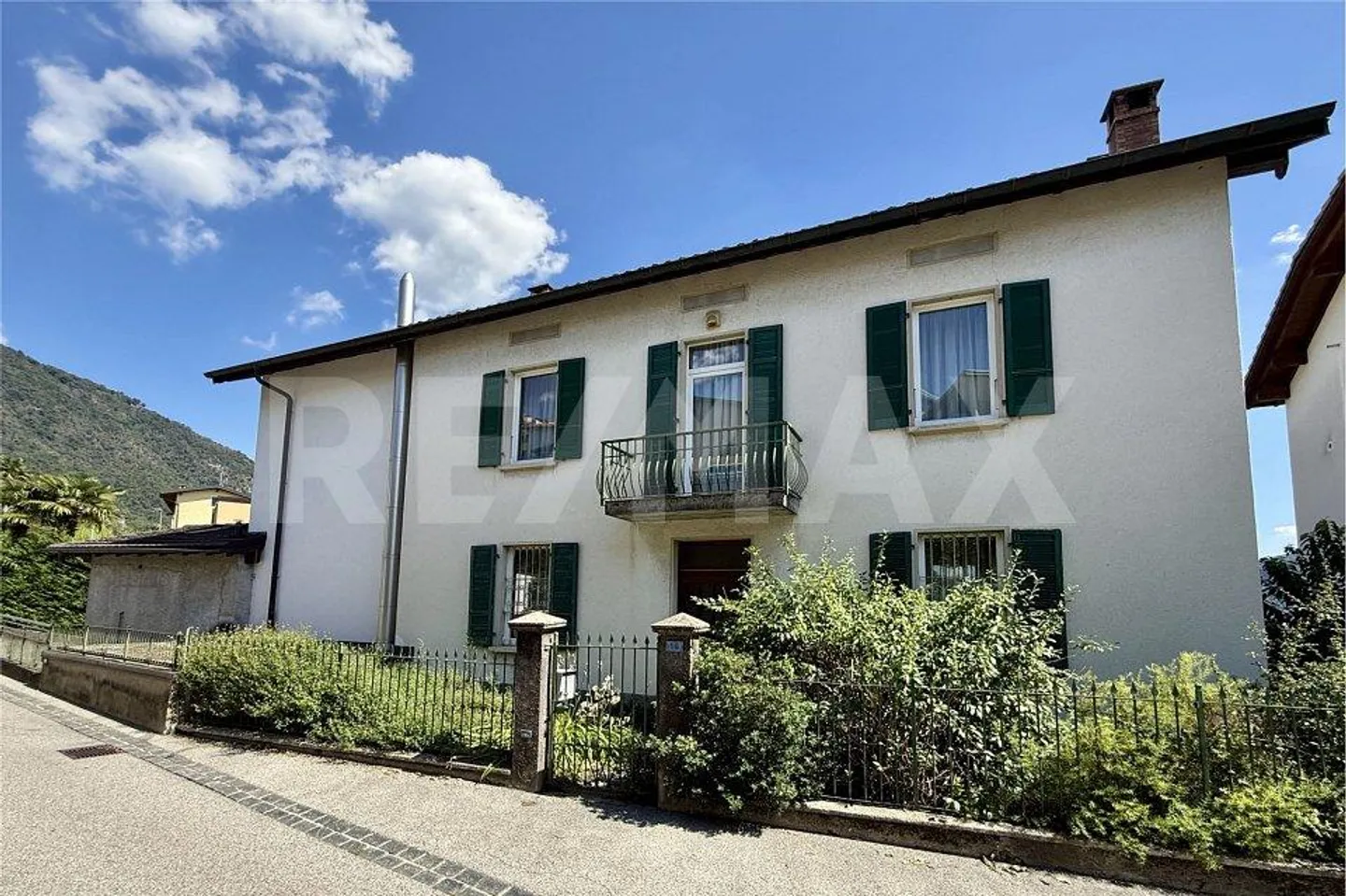 Ampia casa con vista e tanto carattere - Foto 2 di 13