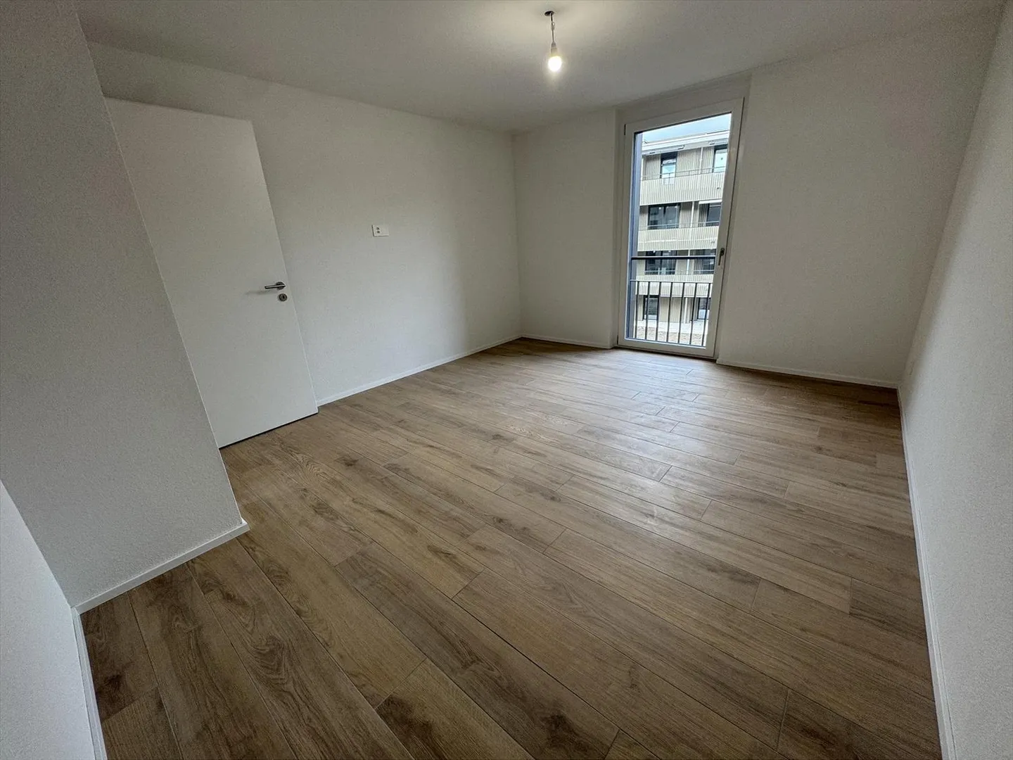 05633 - Appartement 2½ pièces - IMP. CHAMP-RIOND 12 - MATRAN - Photo 3 sur 8