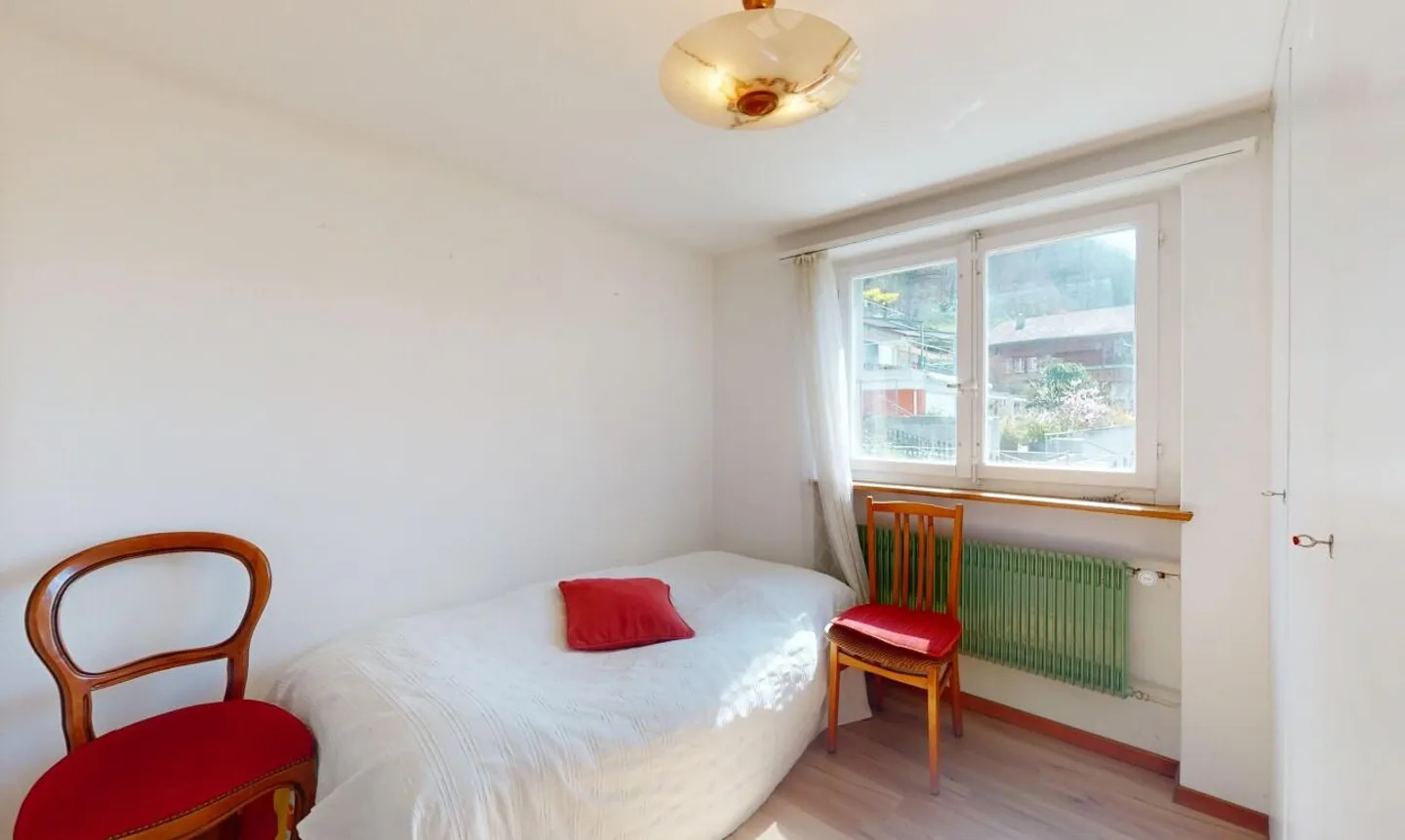 Charmante maison bifamiliale avec grand espace extérieur et beaucoup de potentiel - Photo 4 sur 13