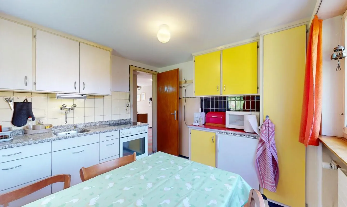 Charmante maison bifamiliale avec grand espace extérieur et beaucoup de potentiel - Photo 5 sur 13