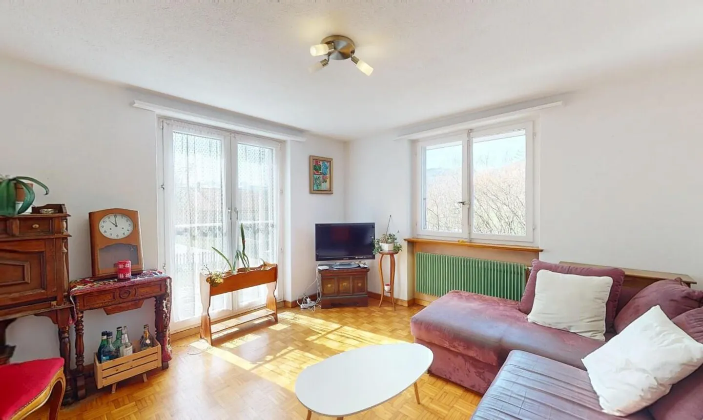 Charmante maison bifamiliale avec grand espace extérieur et beaucoup de potentiel - Photo 2 sur 13