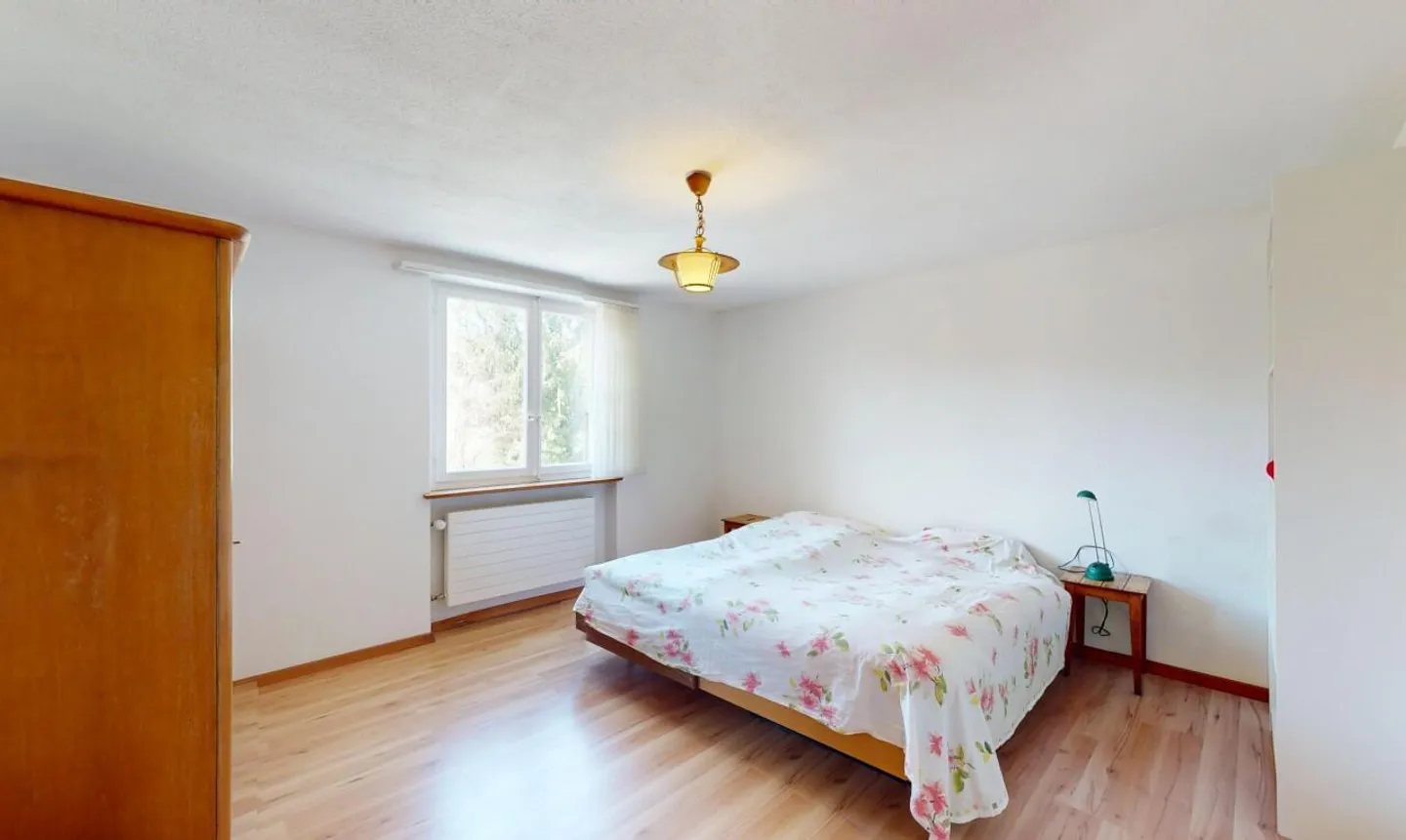 Charmante maison bifamiliale avec grand espace extérieur et beaucoup de potentiel - Photo 3 sur 13