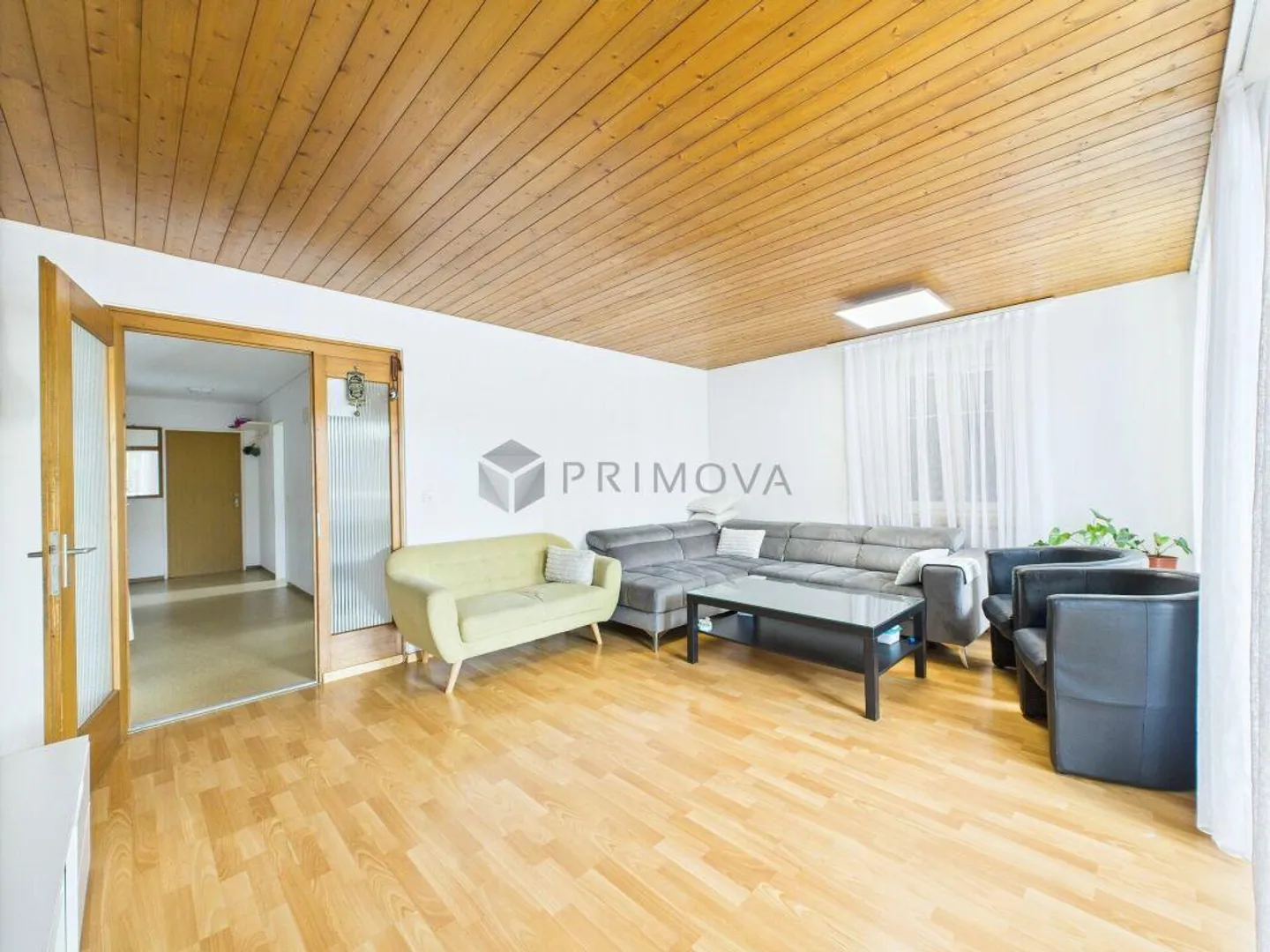 Casa multifamiliare ben tenuta con potenziale di sviluppo - investimento solido per il futuro - Foto 2 di 13