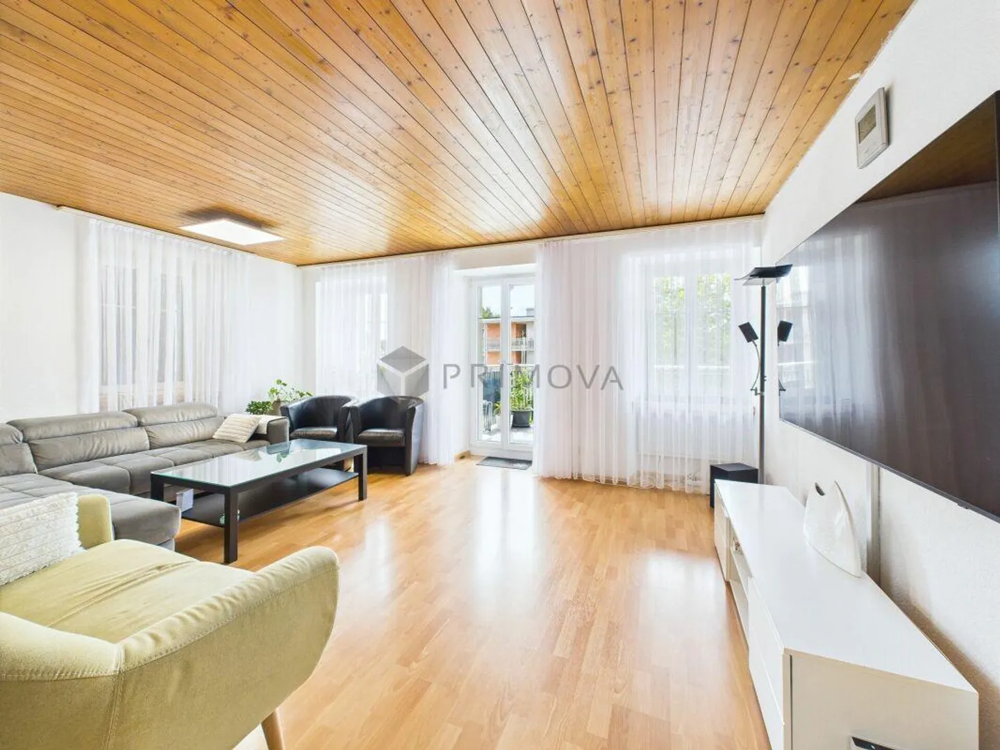 Casa multifamiliare ben tenuta con potenziale di sviluppo - investimento solido per il futuro - Foto 3 di 13