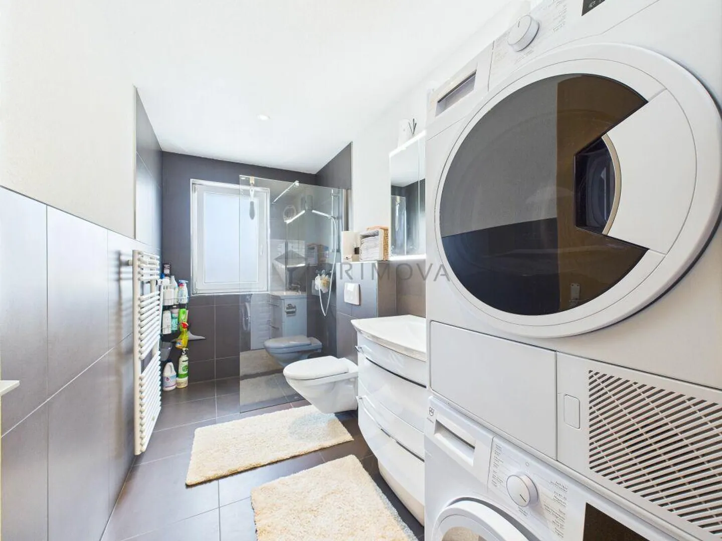 Casa multifamiliare ben tenuta con potenziale di sviluppo - investimento solido per il futuro - Foto 7 di 13