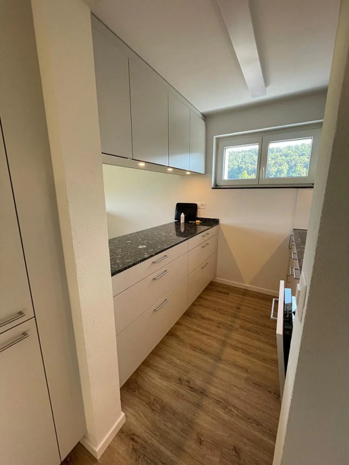Votre maison fraîchement rénovée vous attend! - Photo 3 sur 12