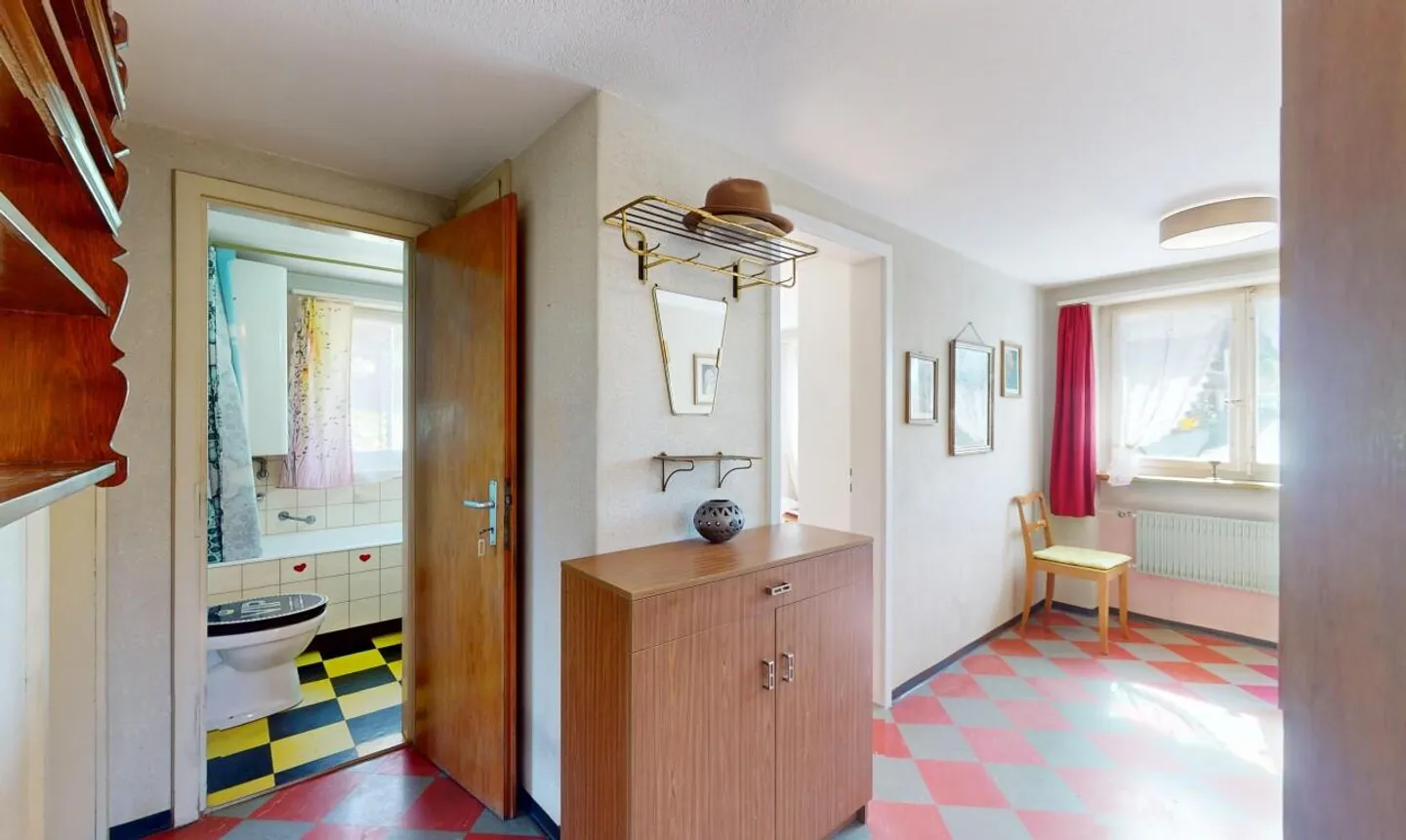 Charmante maison bifamiliale avec grand espace extérieur et beaucoup de potentiel - Photo 8 sur 13