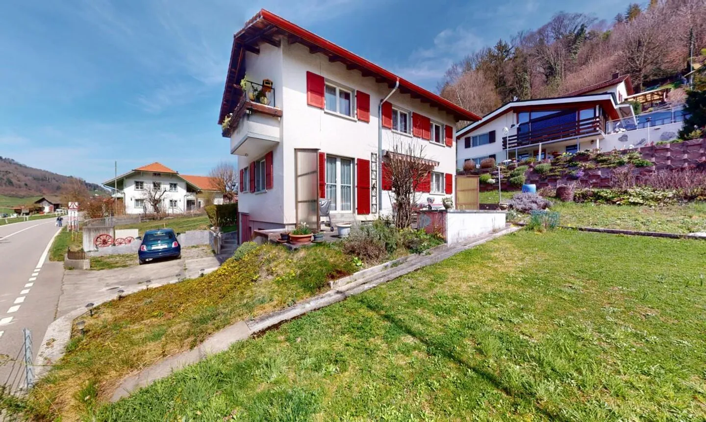 Charmante maison bifamiliale avec grand espace extérieur et beaucoup de potentiel - Photo 12 sur 13