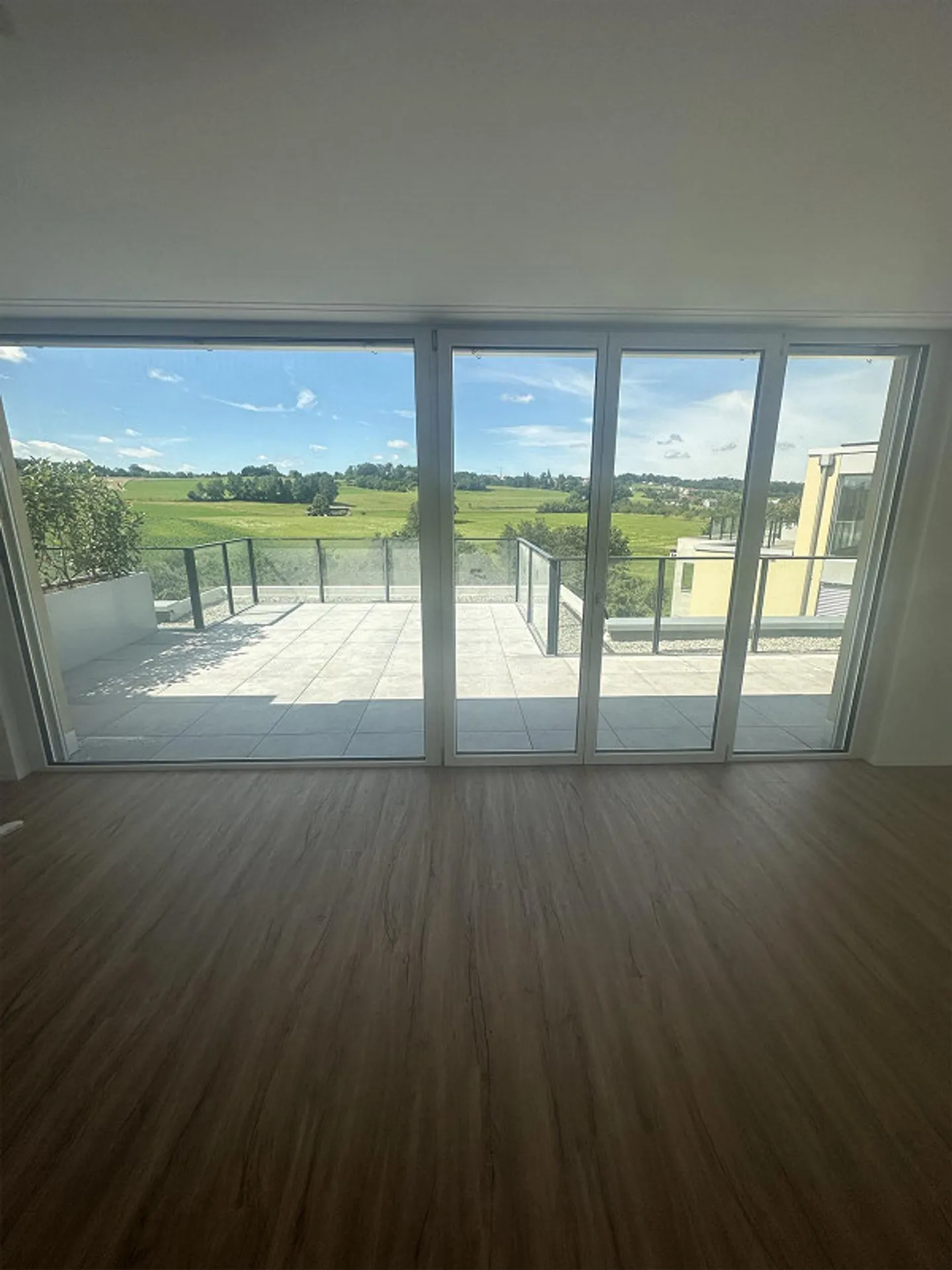 Moderno appartamento attico di 3,5 stanze con vista panoramica - Foto 3 di 15