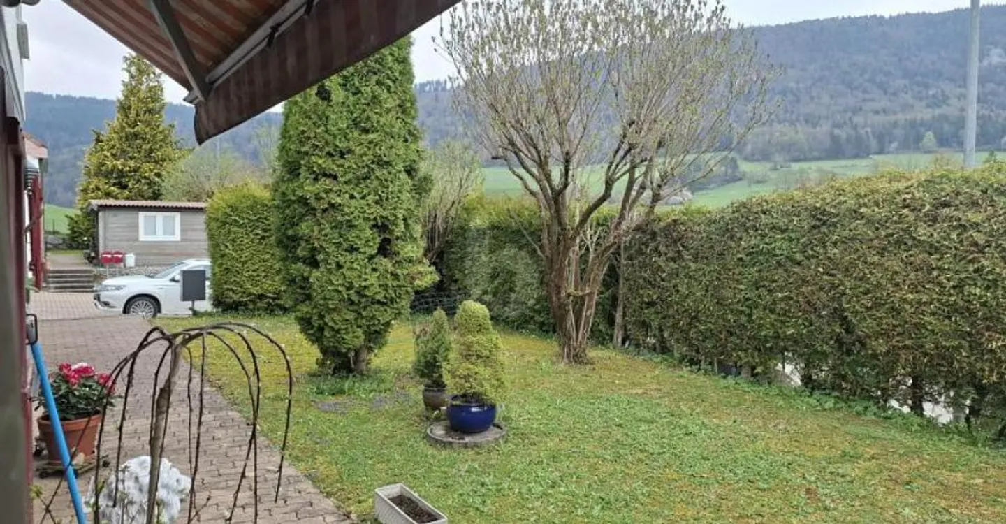 BRIGHT, SPACIOUS, WITH A VIEW - Photo 1 of 6