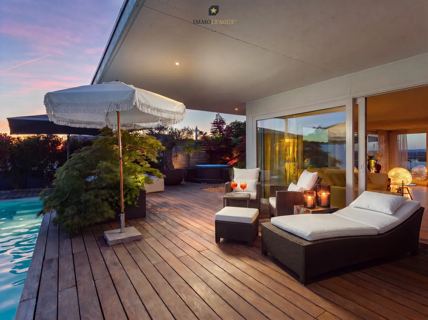Attico duplex esclusivo con piscina, idromassaggio, sauna e vista lago. - Foto 1 di 7