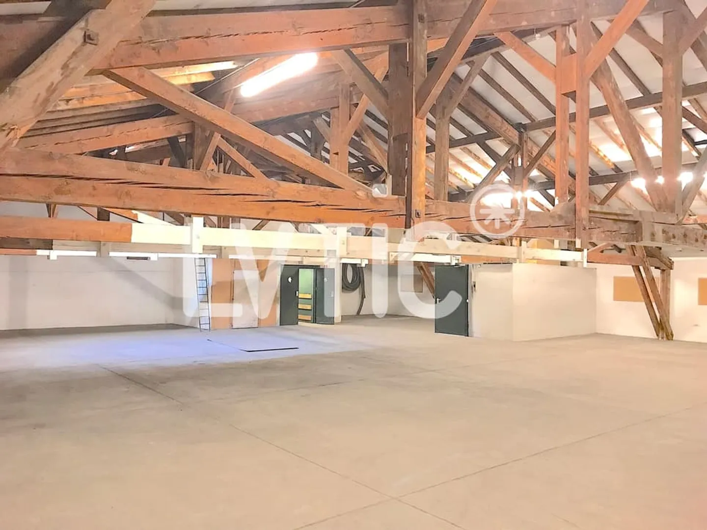 Deposito di 375 m2 in affitto a Penthalaz - Foto 1 di 3