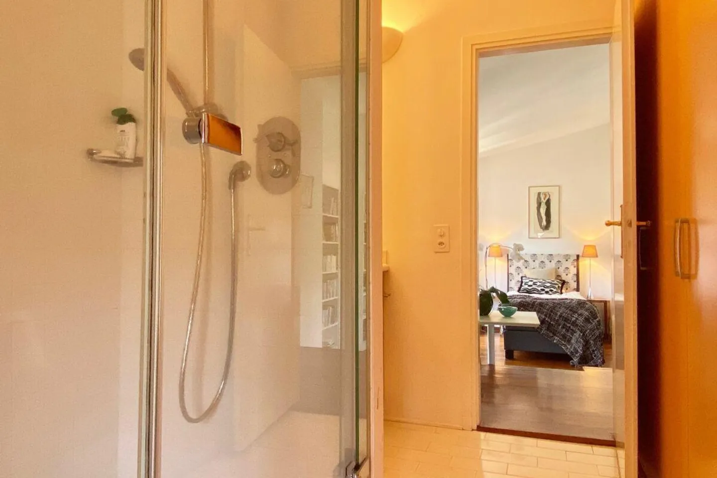 Charming Flat with Mediterranean Courtyard - Photo 28 of 30